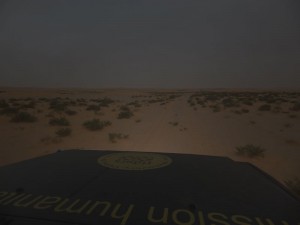 woestijn bij invallen duisternis